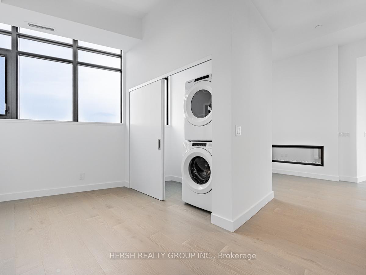2 Bedrooms Condo at 160 Kingsway,  Toronto For sale