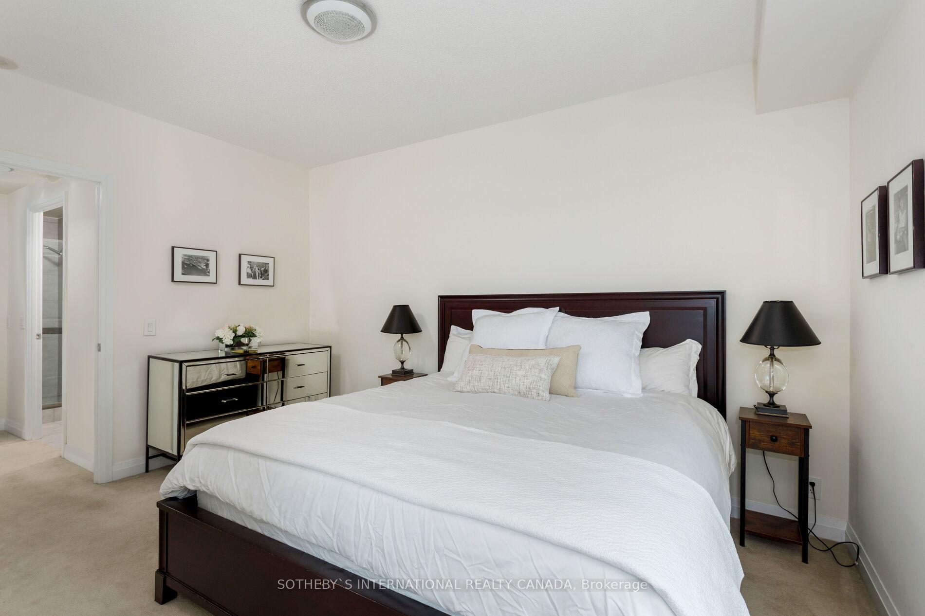 2 Bedrooms Condo at 1055 Southdown,  Mississauga For sale