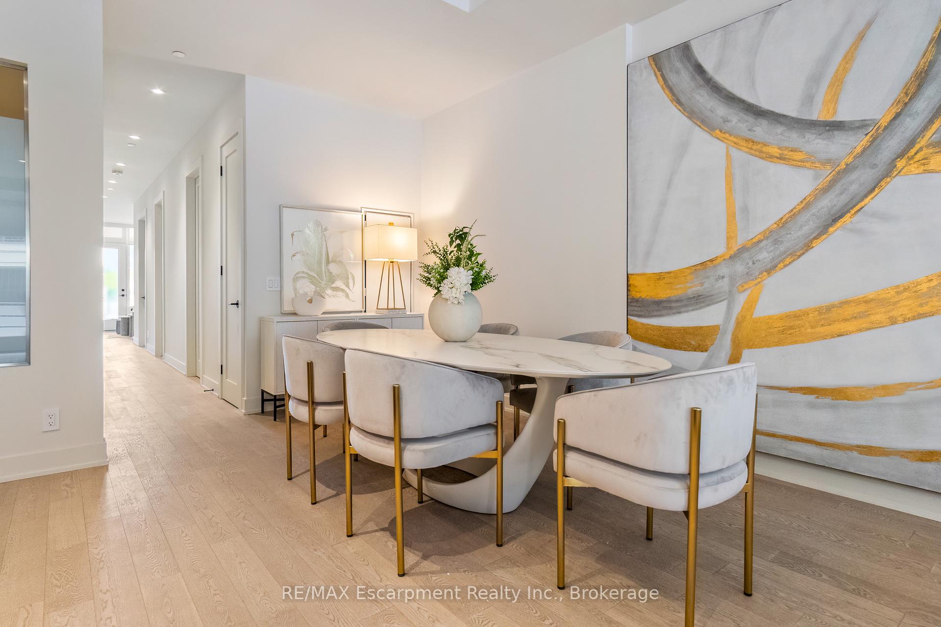 3 Bedrooms Condo at 123 MAURICE, Oakville For sale