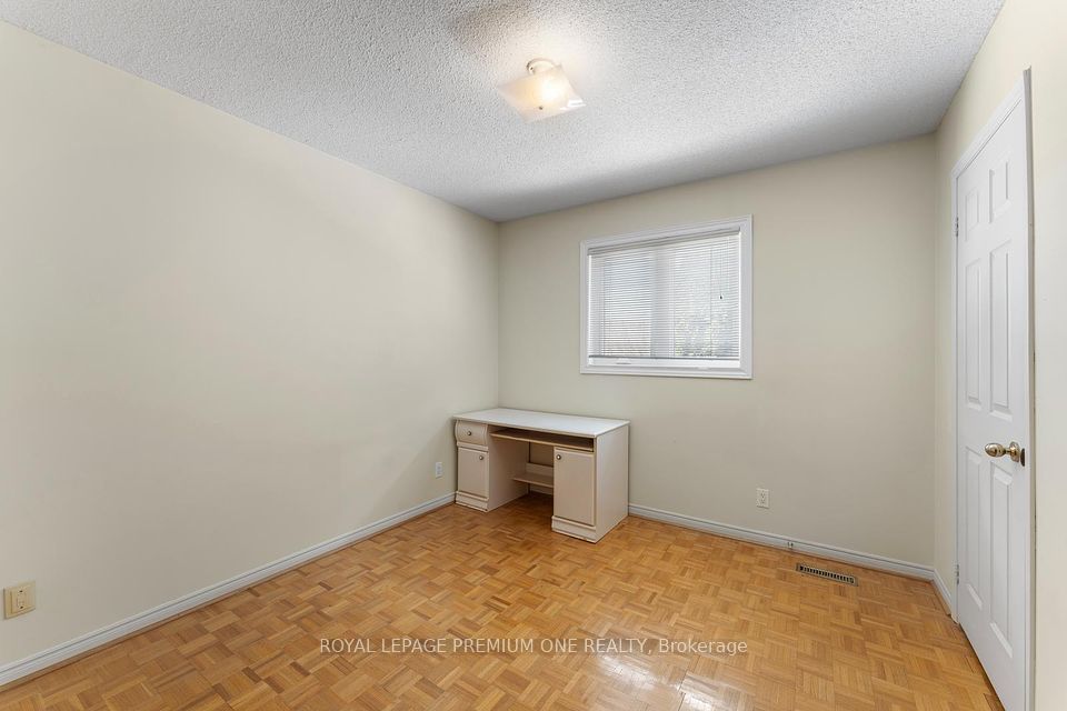 https://trreb-image.ampre.ca/HkstxaabSJfKGQIc5ilDsEW7ejWh3BsIydHk4I-bS08/rs:fit:960:960/wm:.5:so:0:50:.4/wmsh:10/wmt:PHNwYW4gZm9yZWdyb3VuZD0nd2hpdGUnIGZvbnQ9JzY4Jz5ST1lBTCBMRVBBR0UgUFJFTUlVTSBPTkUgUkVBTFRZLCBCcm9rZXJhZ2U8L3NwYW4-/L3RycmViL2xpc3RpbmdzLzQwLzg5LzMyLzI5L3AvMWZlYThmNmEtZmE4ZC00MTZlLWIyZmUtMjQ3MjIxZGMzYTI2LmpwZw.jpg