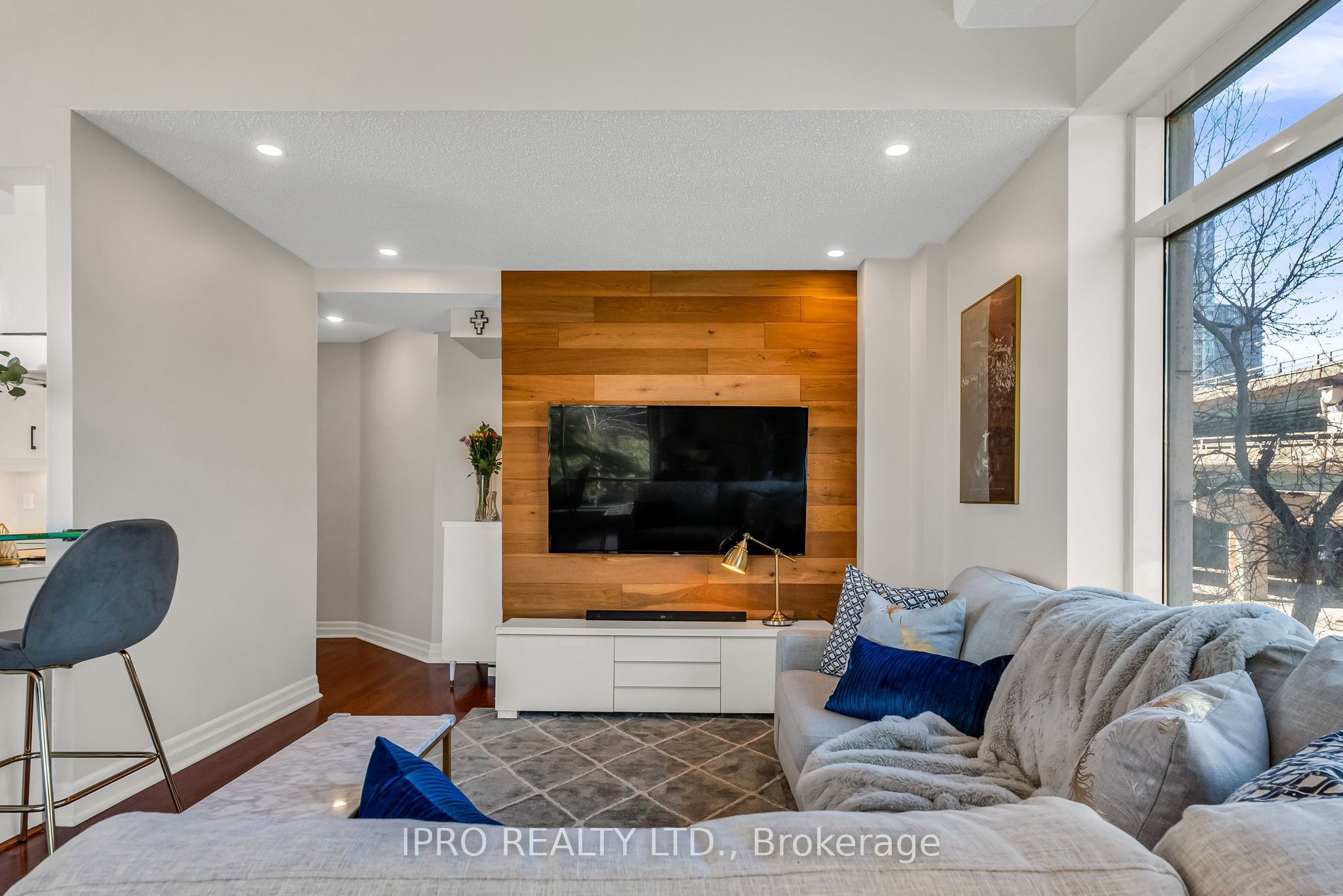 500 Queens Quay W, #210E