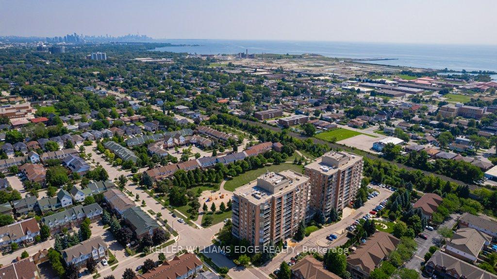 2 Bedrooms Condo at 1150 Parkwest, Mississauga For sale