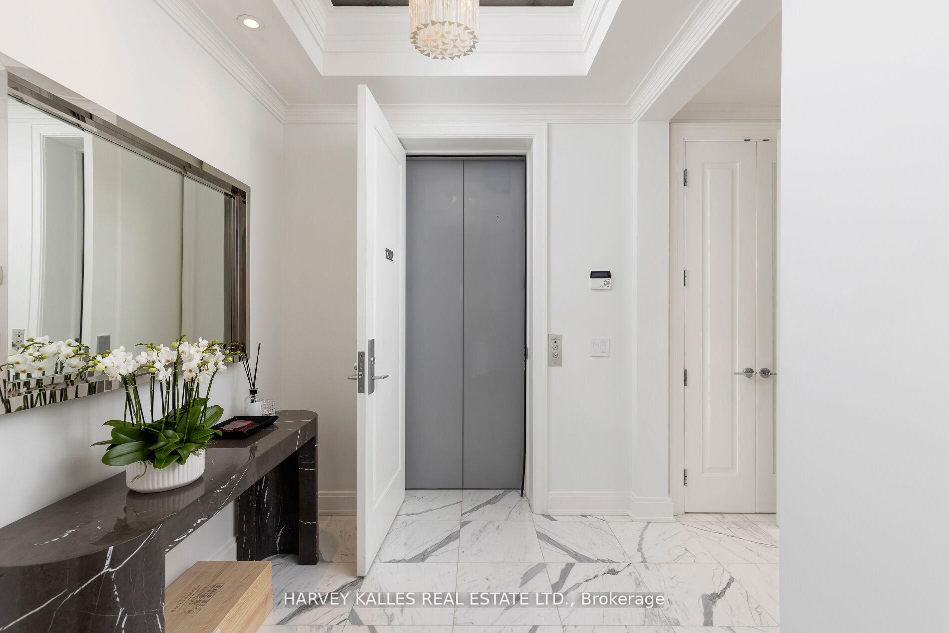 206 Bloor Street W 1202