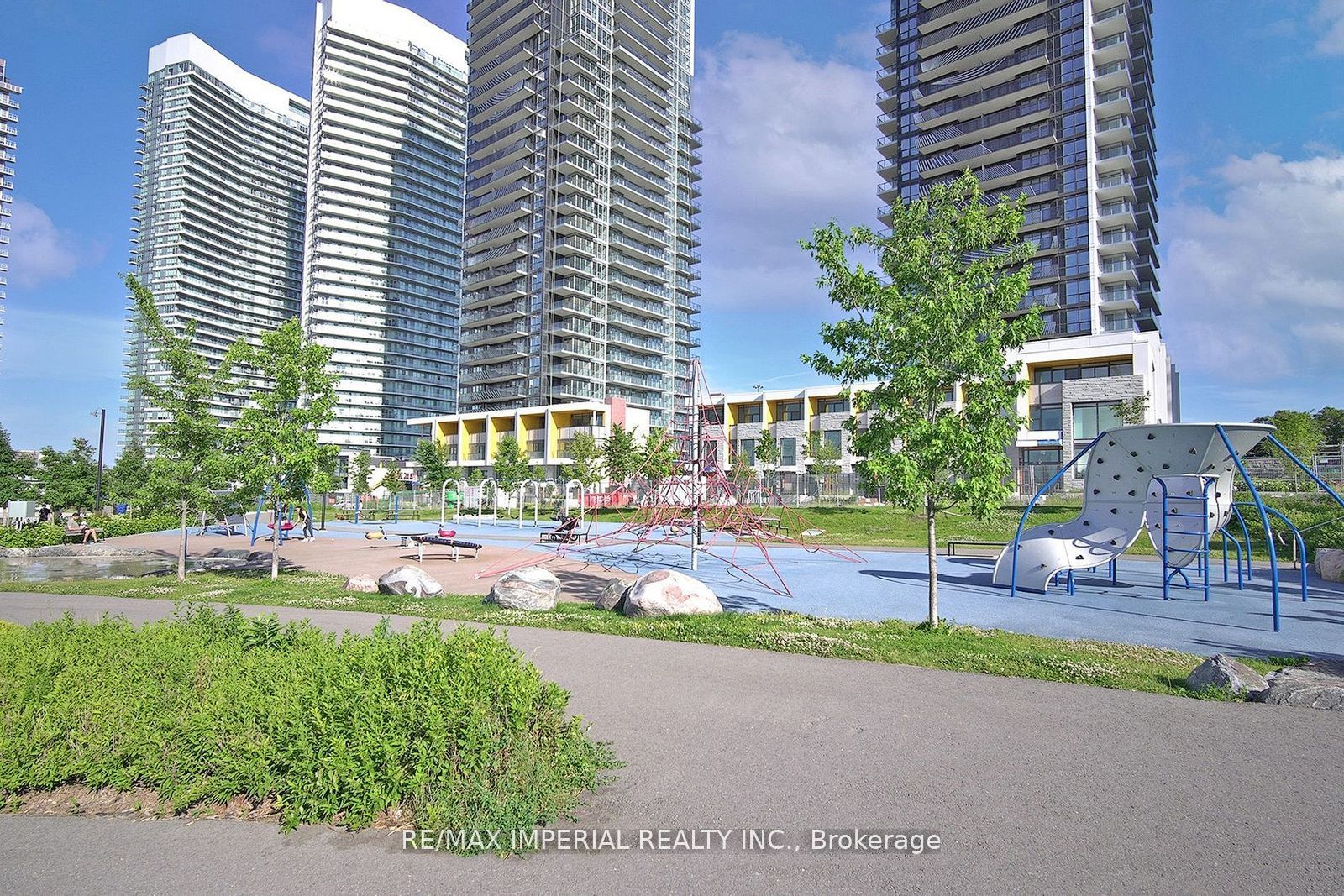 85 McMahon Drive, #1806