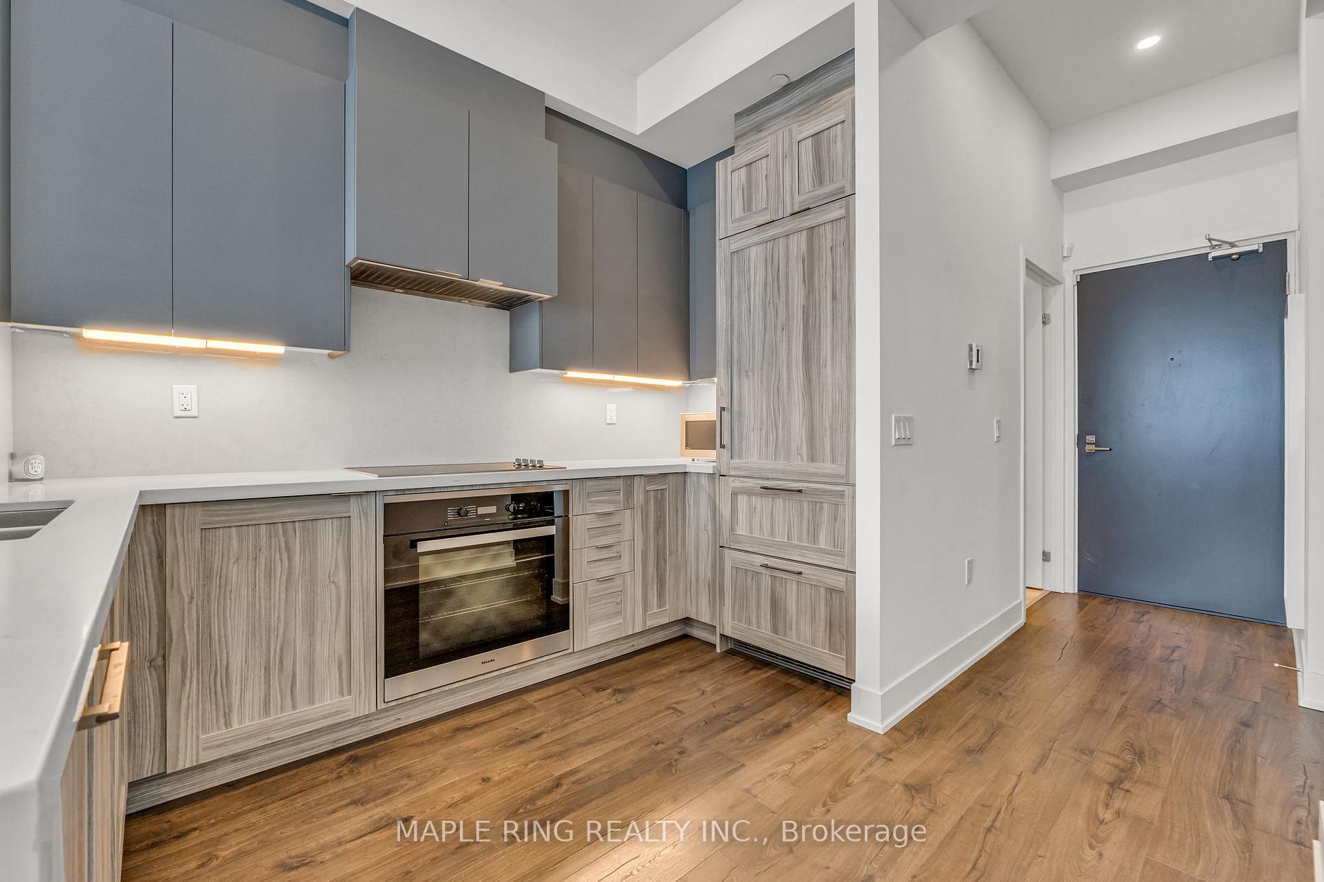3 Bedrooms Condo at 2908 Highway 7, Vaughan For sale