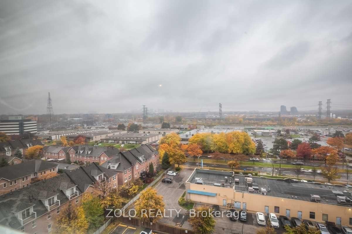 1 Bedroom Condo at 21 Overlea,  Toronto For sale