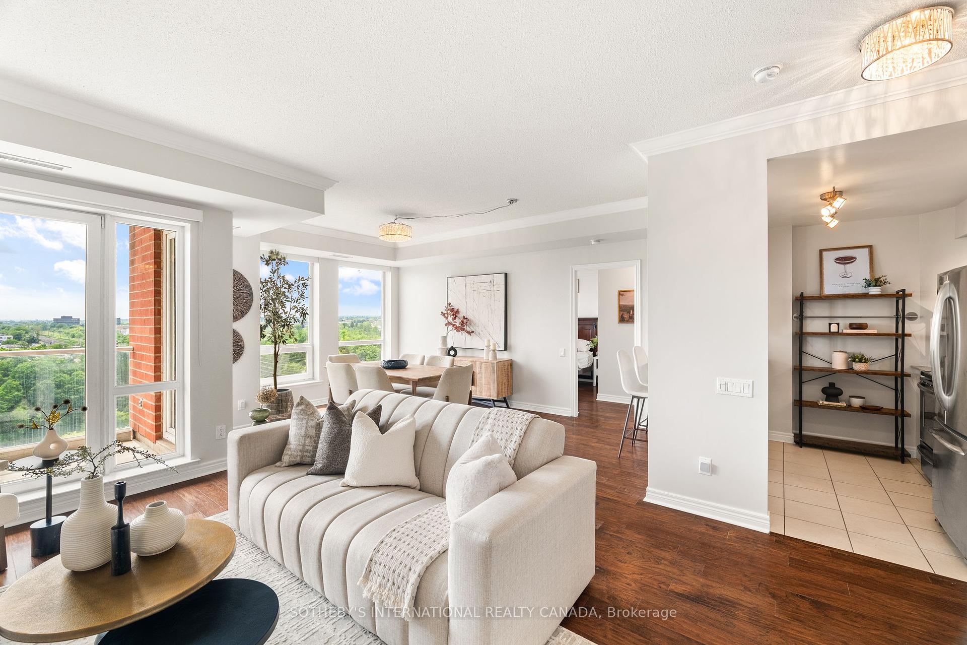2 Bedrooms Condo at 40 Old Mill, Oakville For sale