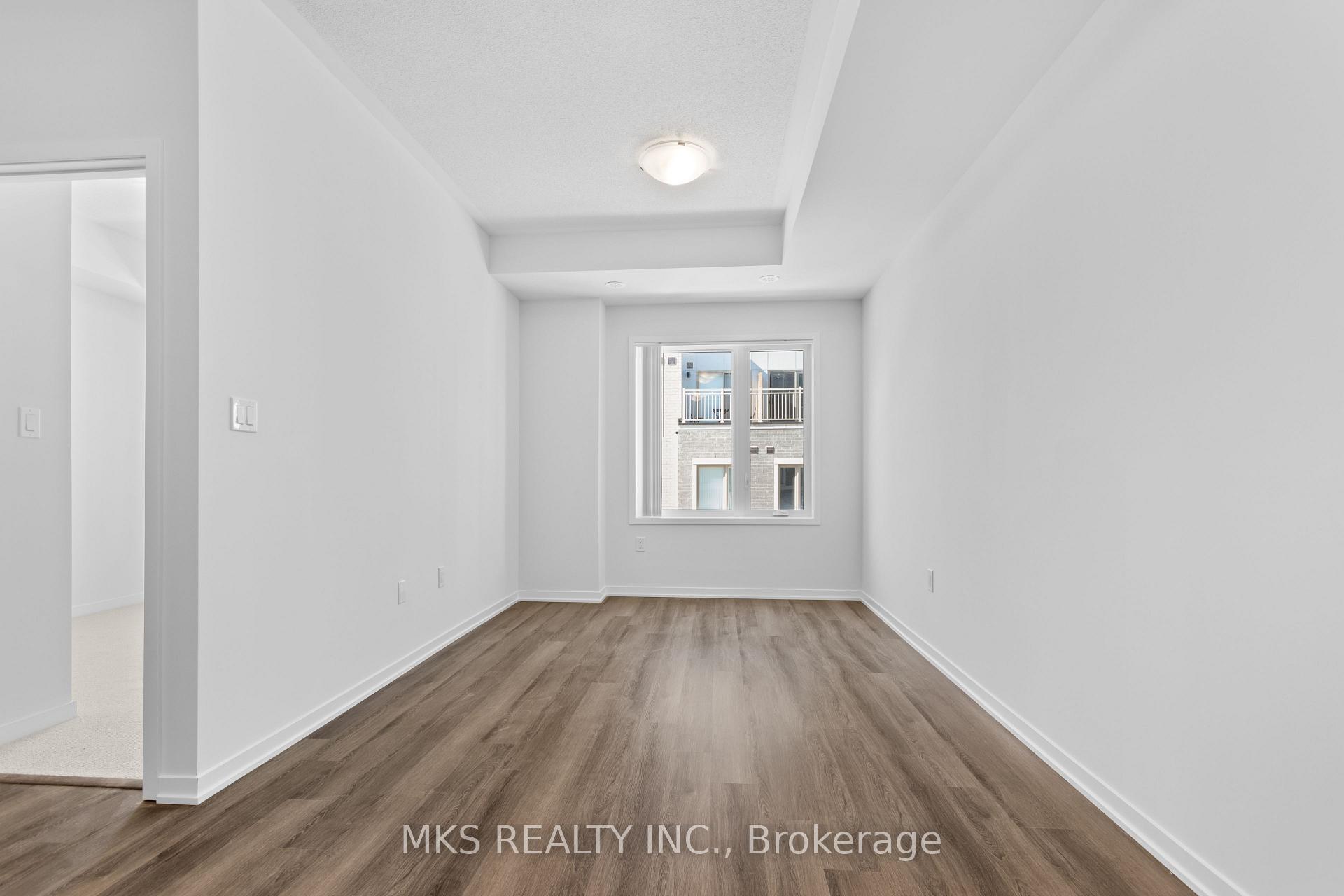 3 Bedrooms Condo at 121 Honeycrisp,  Vaughan For sale