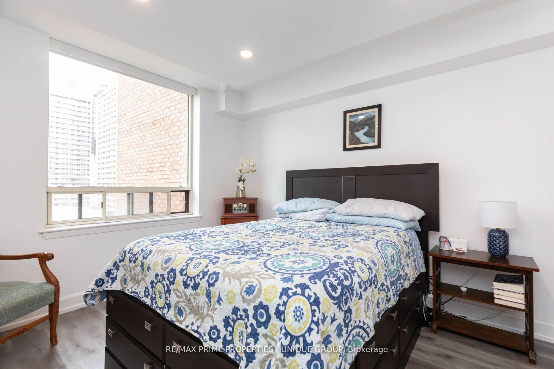 1 Bedroom Condo at 633 Bay, Toronto For sale