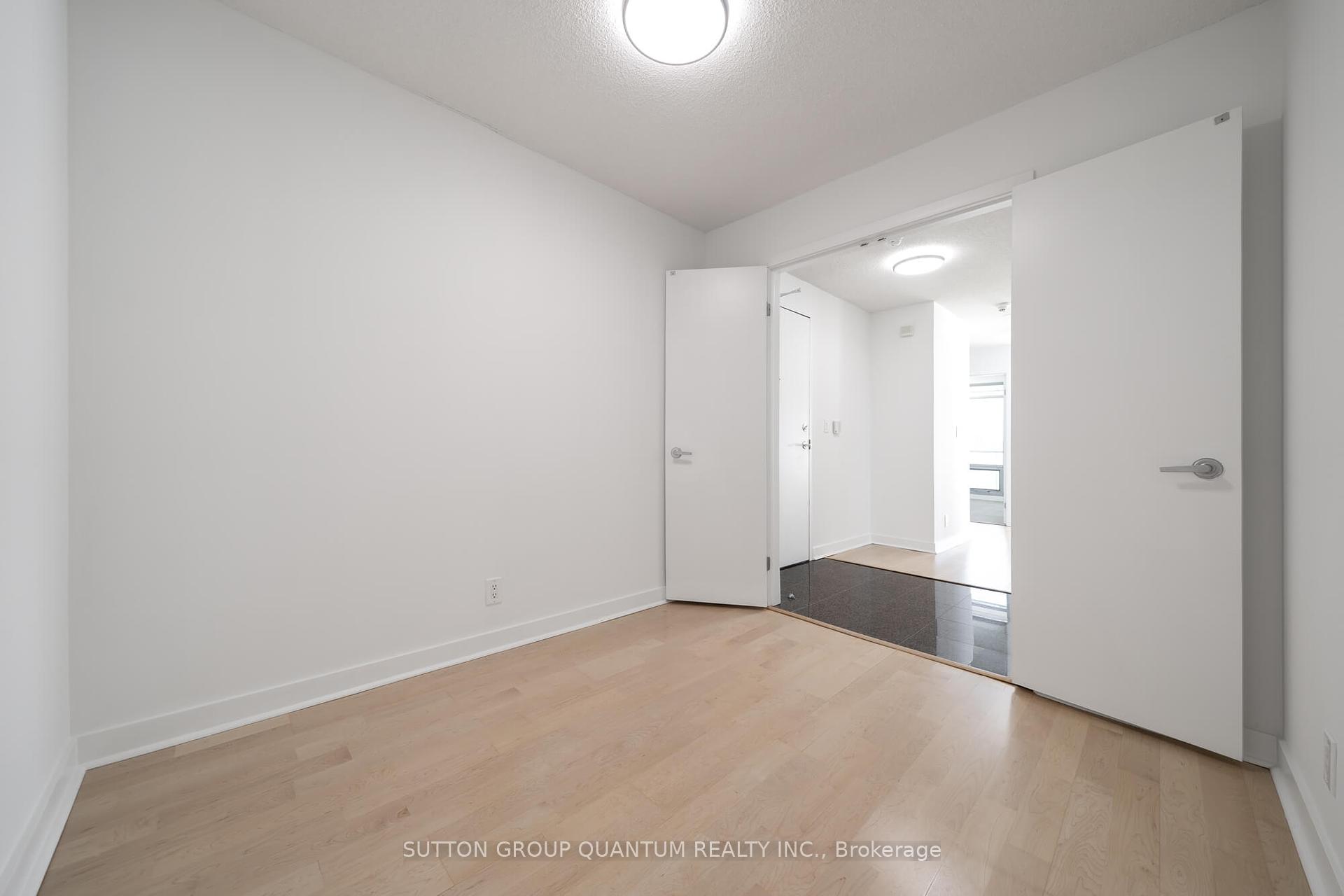3 Bedrooms Condo at 81 Navy Wharf,  Toronto For sale
