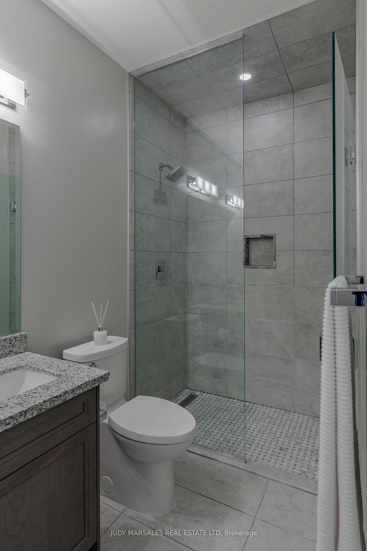 2 Bedrooms Condo at 101 Locke,  Hamilton For sale