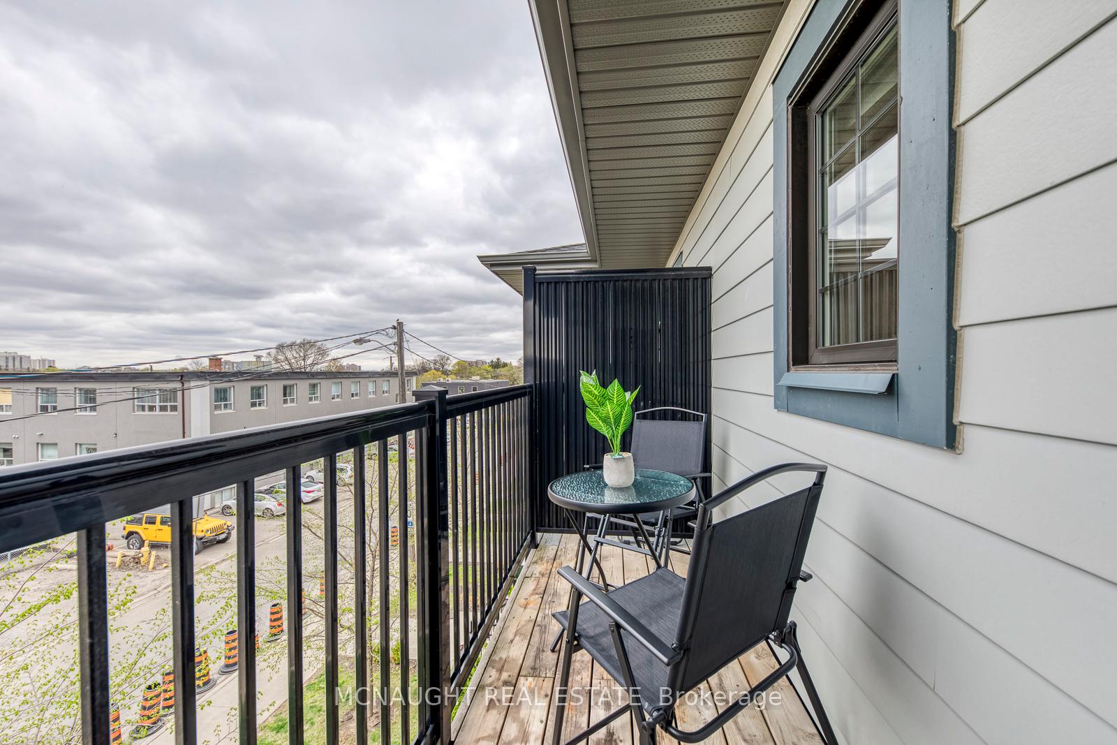 3 Bedrooms Condo at 9 Forbes, Toronto For sale