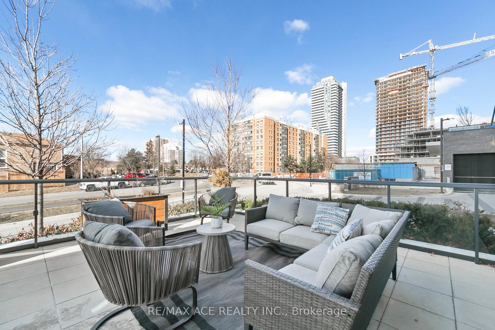 2 Bedrooms Condo at 65 Watergarden, Mississauga For sale