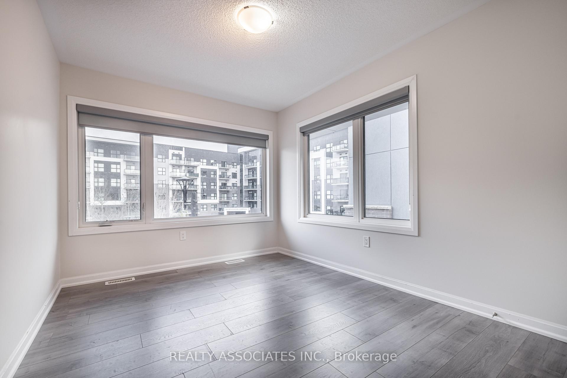4 Bedrooms Condo at 133 Grovewood, Oakville For sale