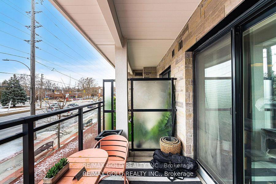 2 Bedrooms Condo at 320 Plains,  Burlington For sale