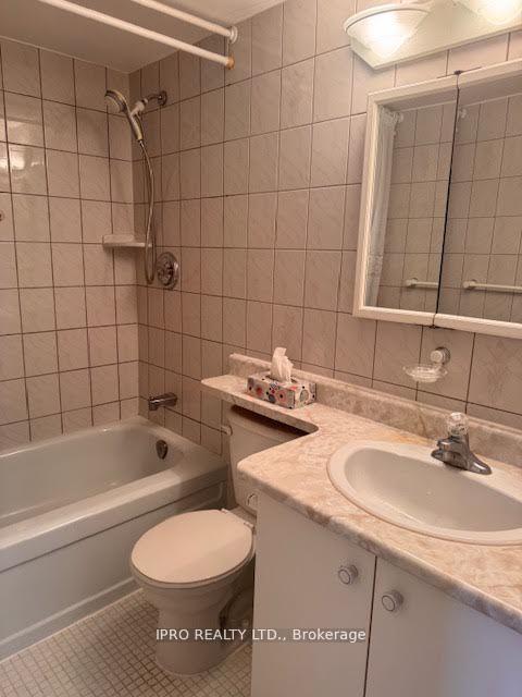 2 Bedrooms Condo at 65 Southport, Toronto For sale