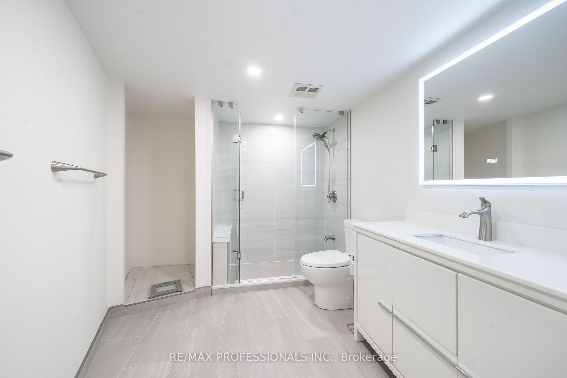 2 Bedrooms Condo at 25 The Esplanade, Toronto For sale