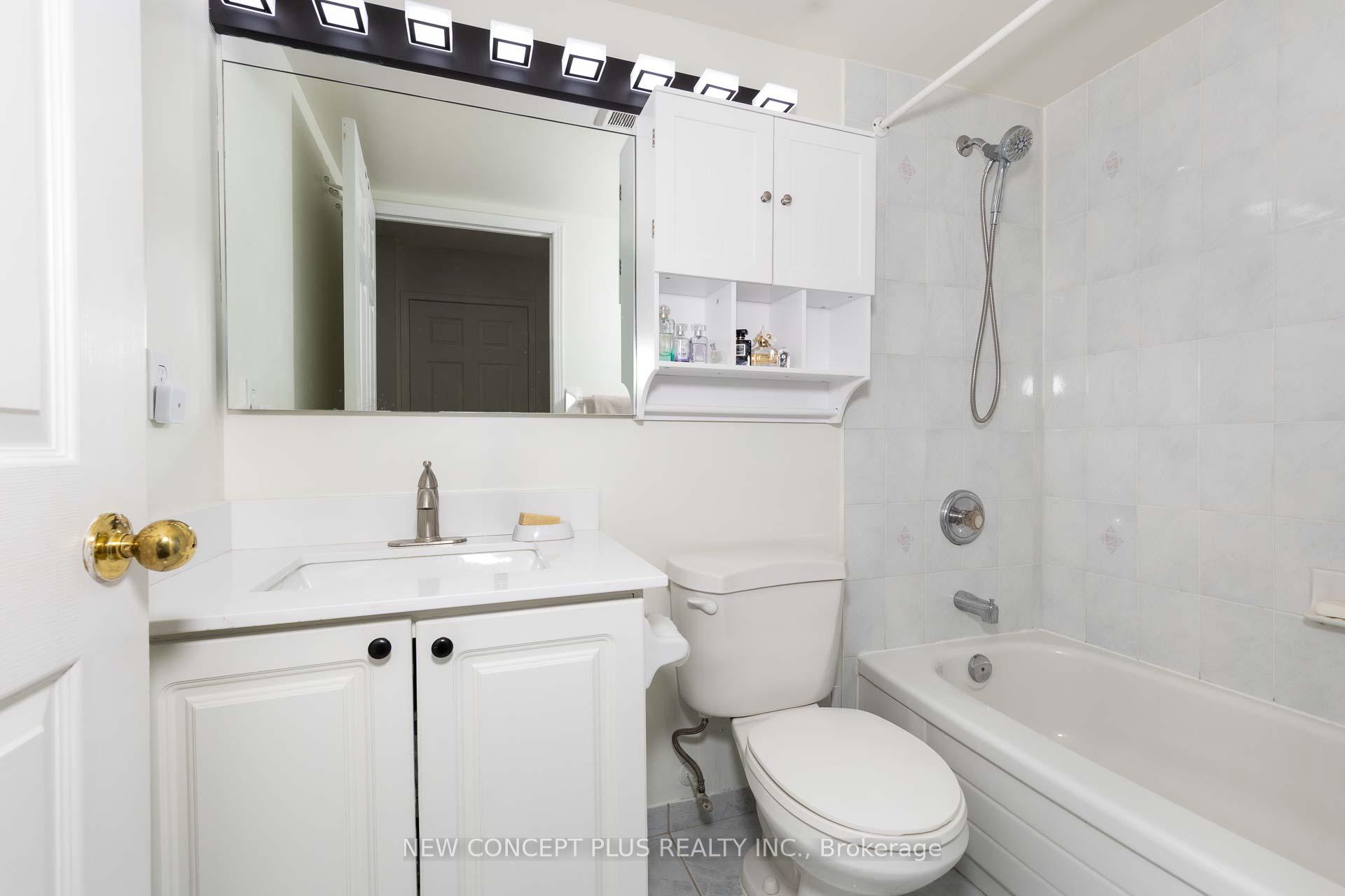 2 Bedrooms Condo at 39 Pemberton, Toronto For sale