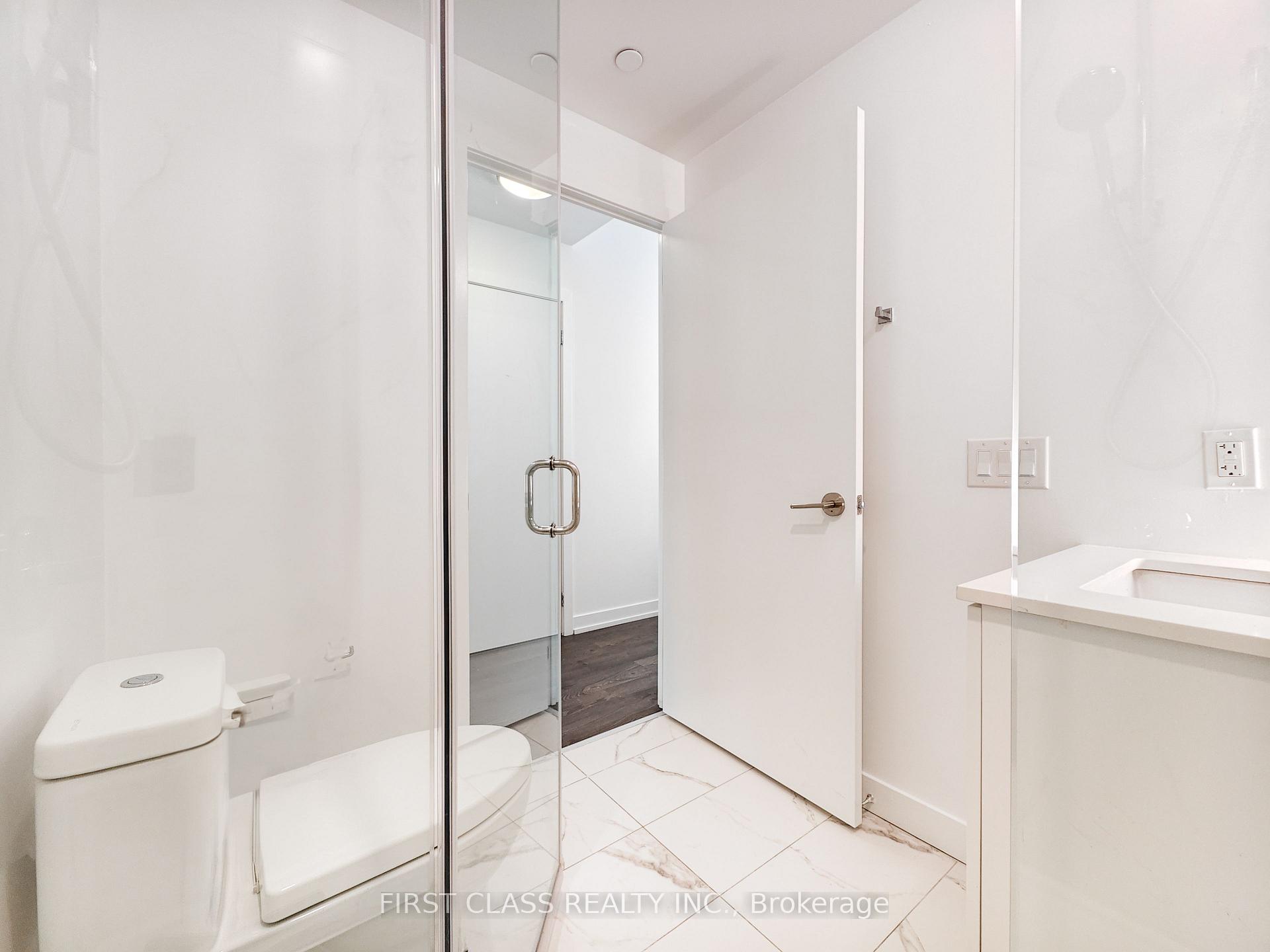 2 Bedrooms Condo at 8 Olympic Garden, Toronto For sale