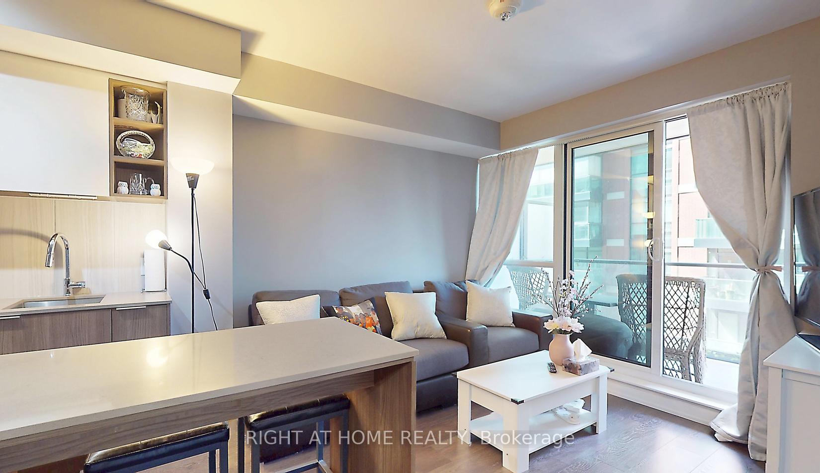 1 Bedroom Condo at 31 Tippet,  Toronto For sale