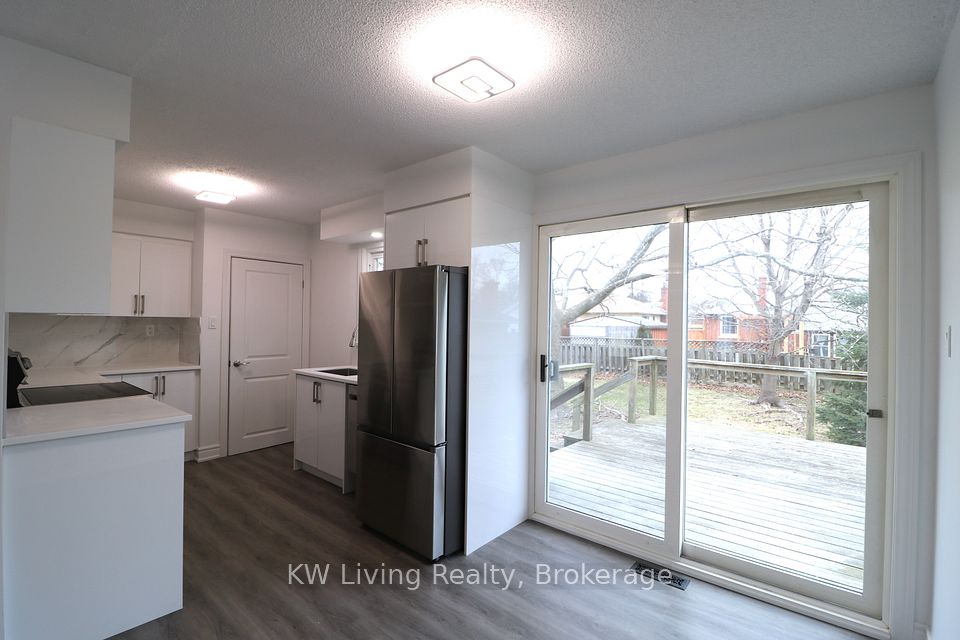 14 Redwood Avenue, St. Catharines, ON L2M 3B2