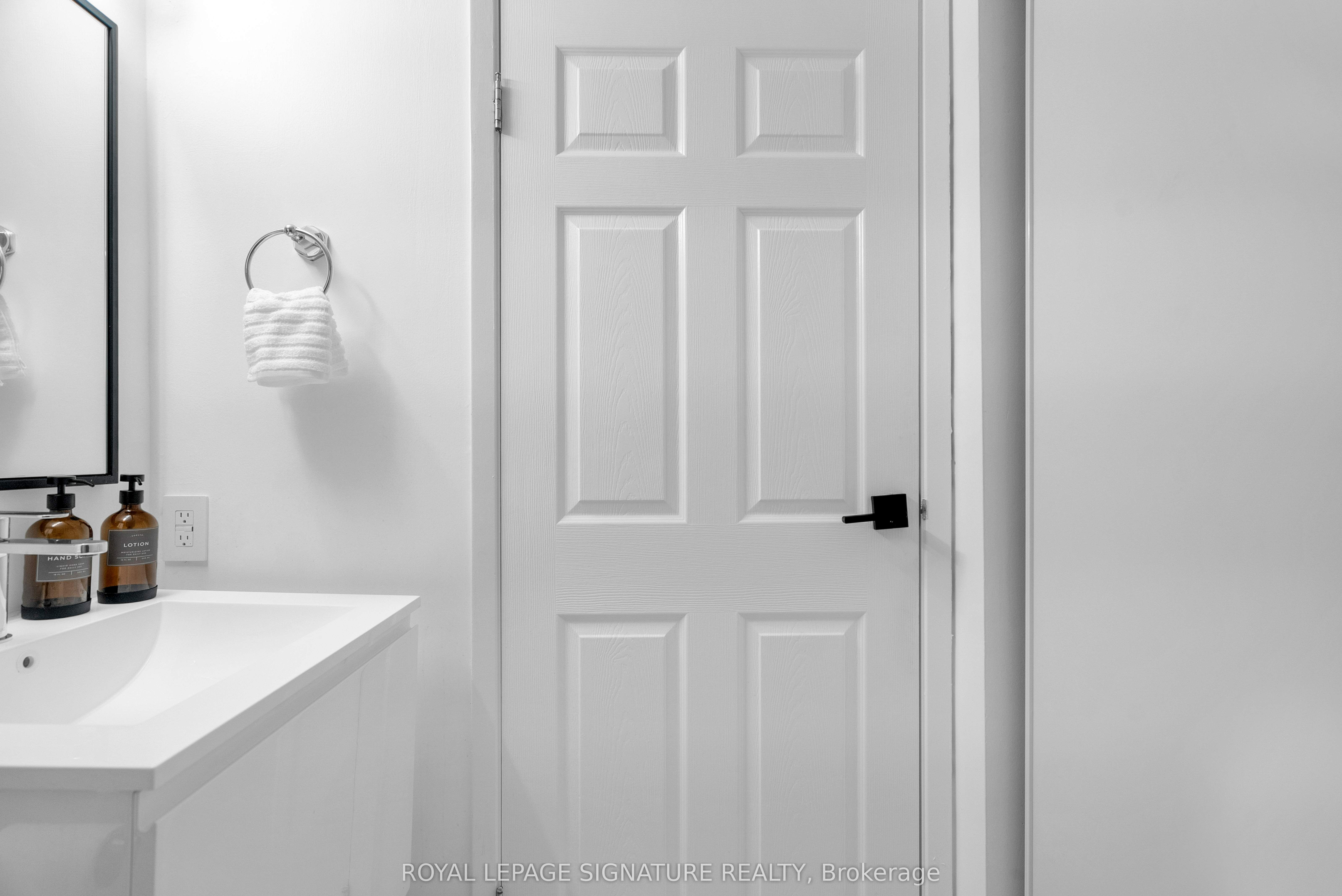 #918 - 650 Queens Quay, Toronto, ON M5V 3N2