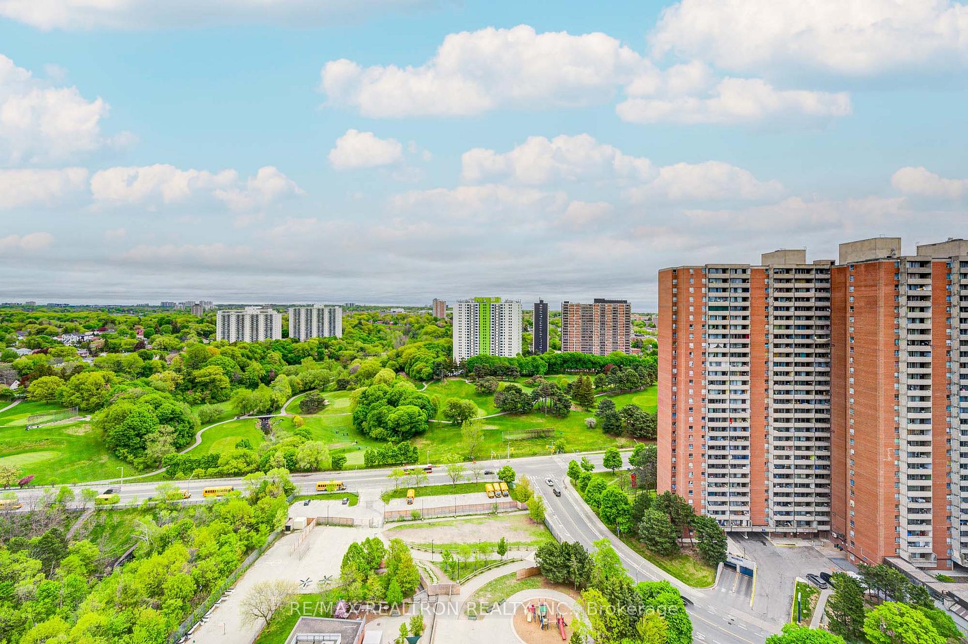 2 Bedrooms Condo at 5 Massey, Toronto For sale