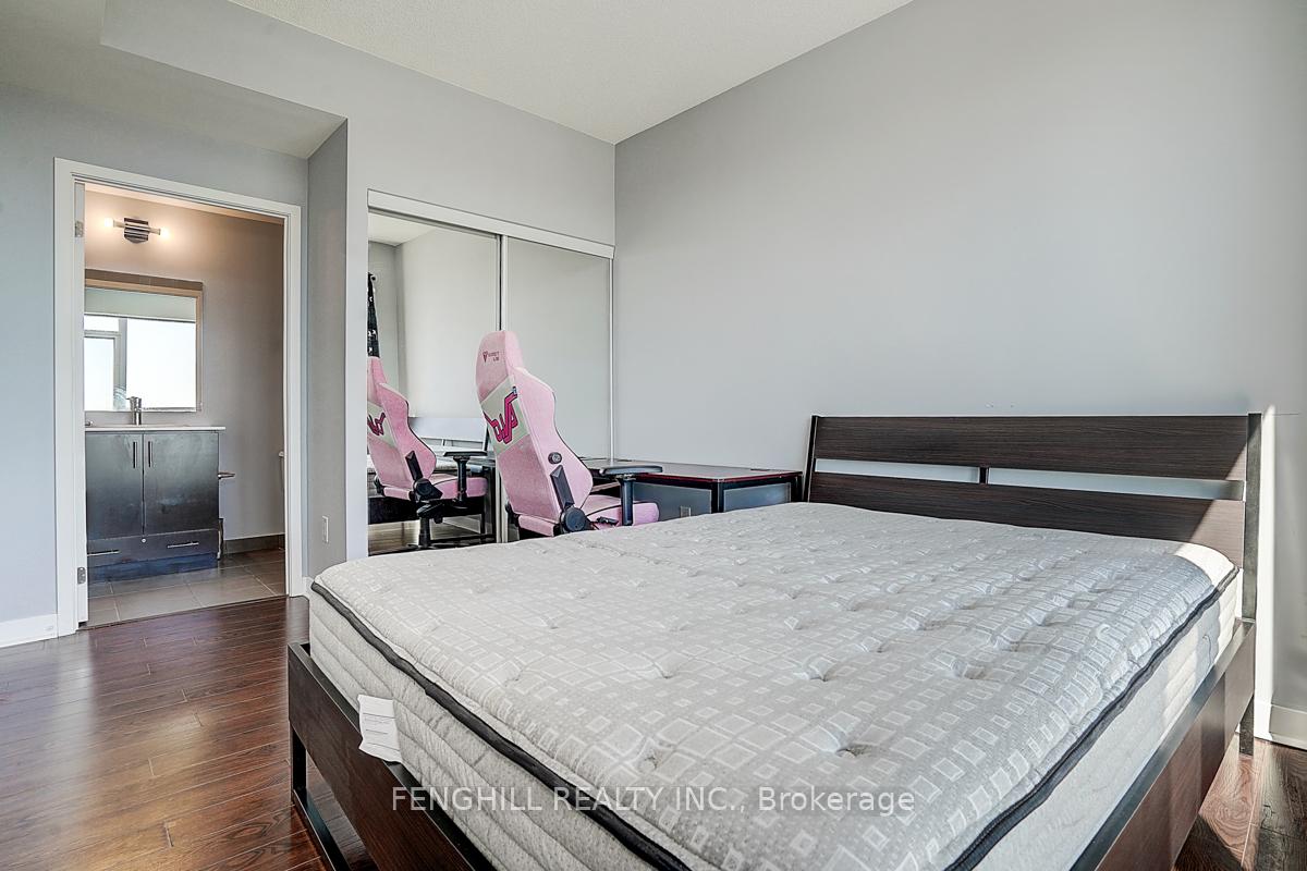 2 Bedrooms Condo at 365 Prince Of Wales, Mississauga For sale