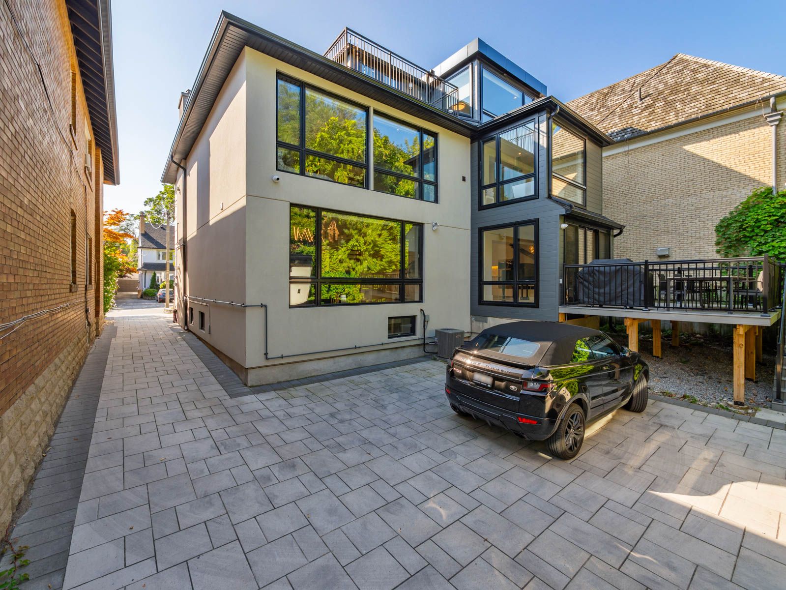 6 Hillholm Road