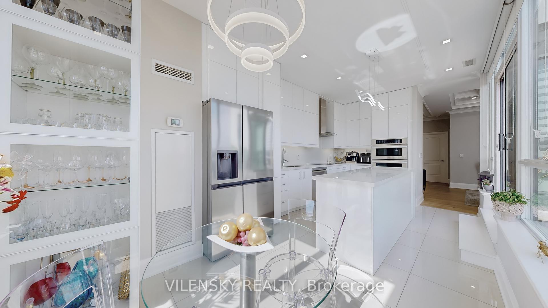 3 Bedrooms Condo at 20 North Park, Vaughan For sale