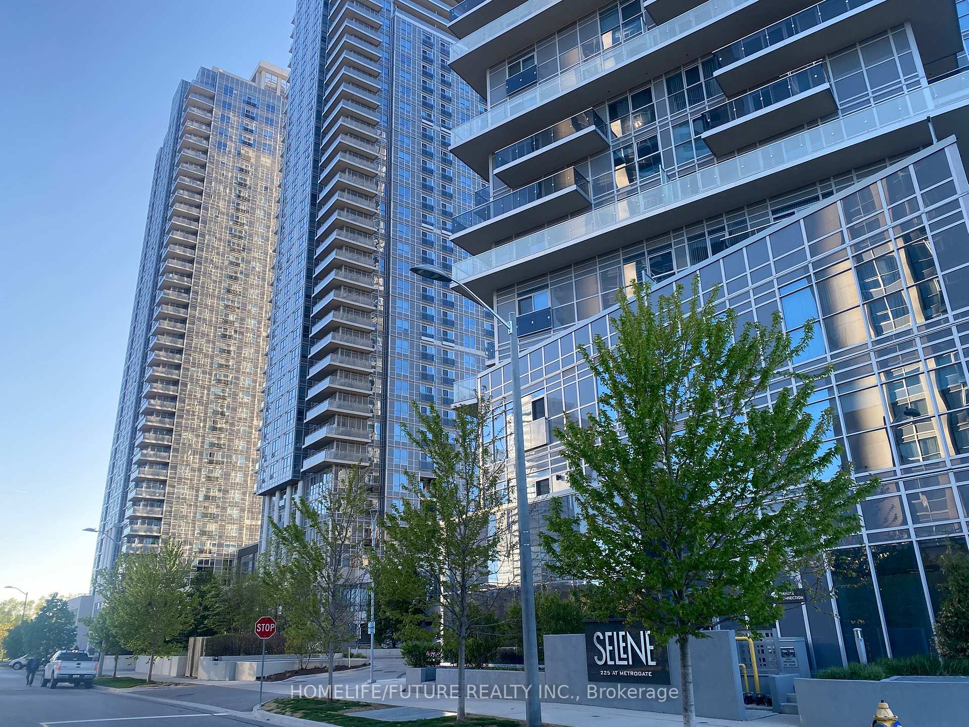 2 Bedrooms Condo at 225 Village Green, Toronto For sale