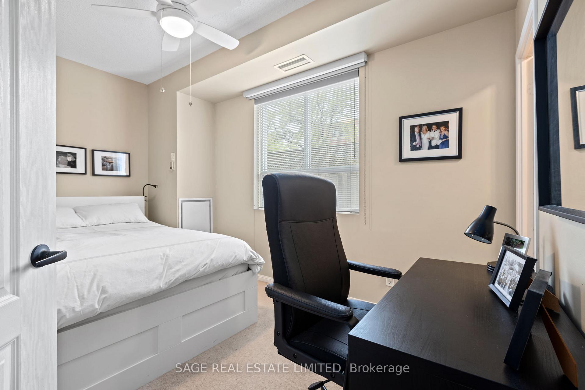 2 Bedrooms Condo at 55 Lorindale, Toronto For sale