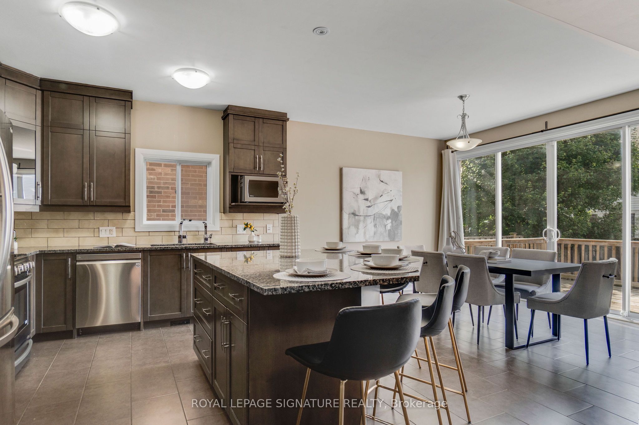 593 Pinery Trail