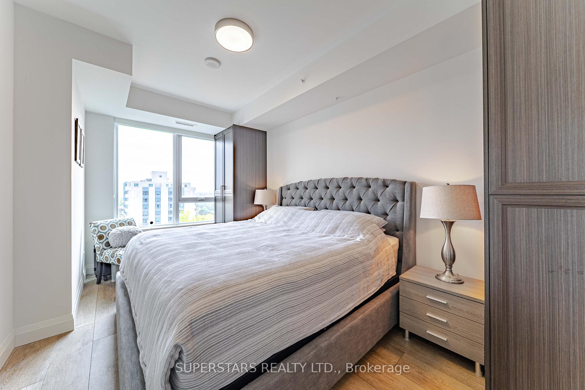 2 Bedrooms Condo at 500 Brock, Burlington For sale