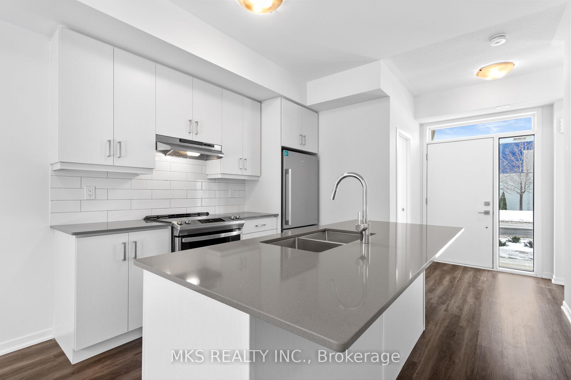 3 Bedrooms Condo at 23 Mable Smith,  Vaughan For sale