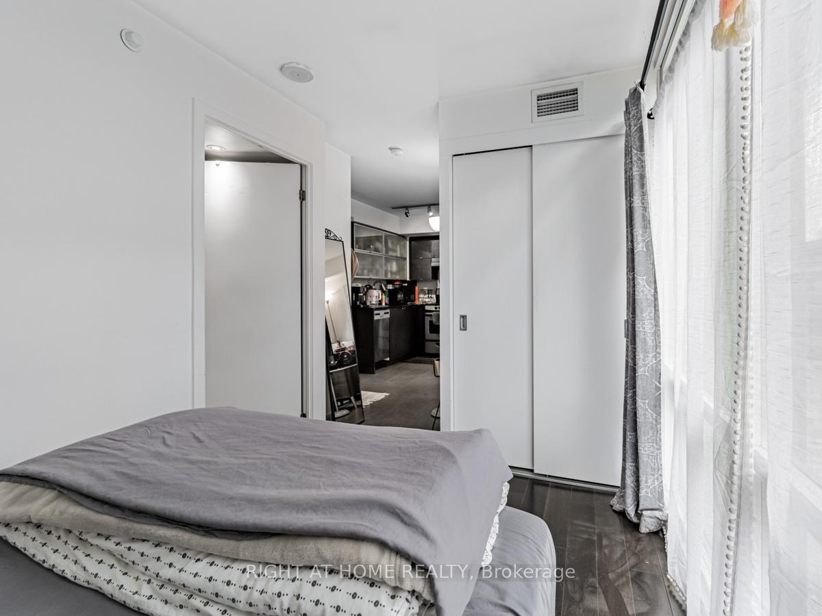 1 Bedroom Condo at 170 Fort York, Toronto For sale