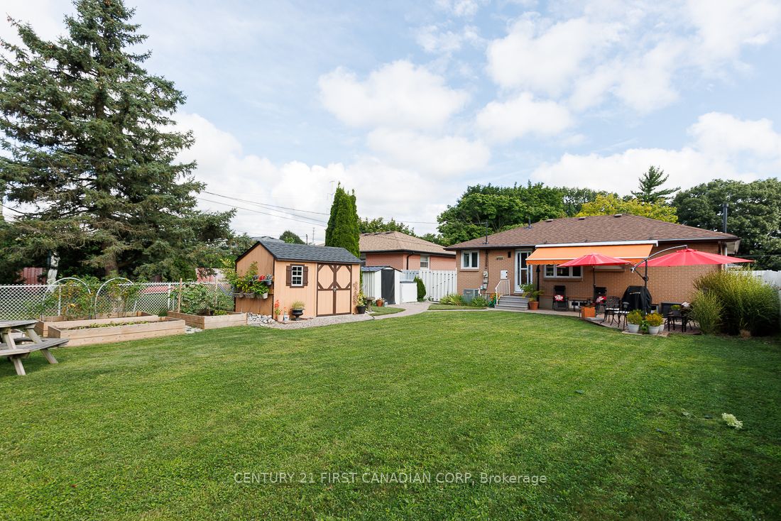 82 Queenston Crescent