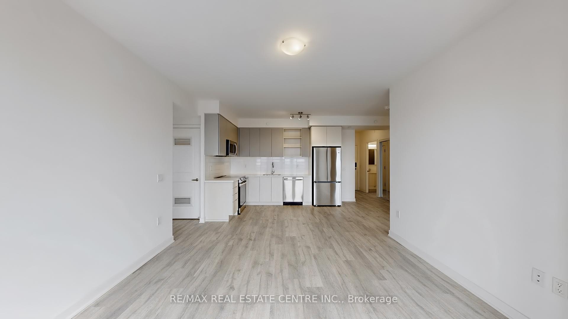 3 Bedrooms Condo at 4655 Metcalfe,  Mississauga For sale