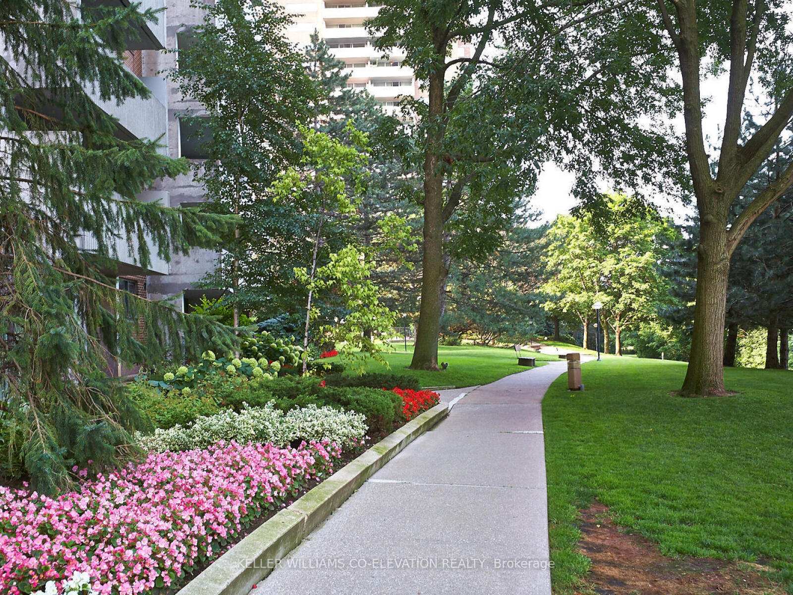 3 Bedrooms Condo at 250 Scarlett, Toronto For sale
