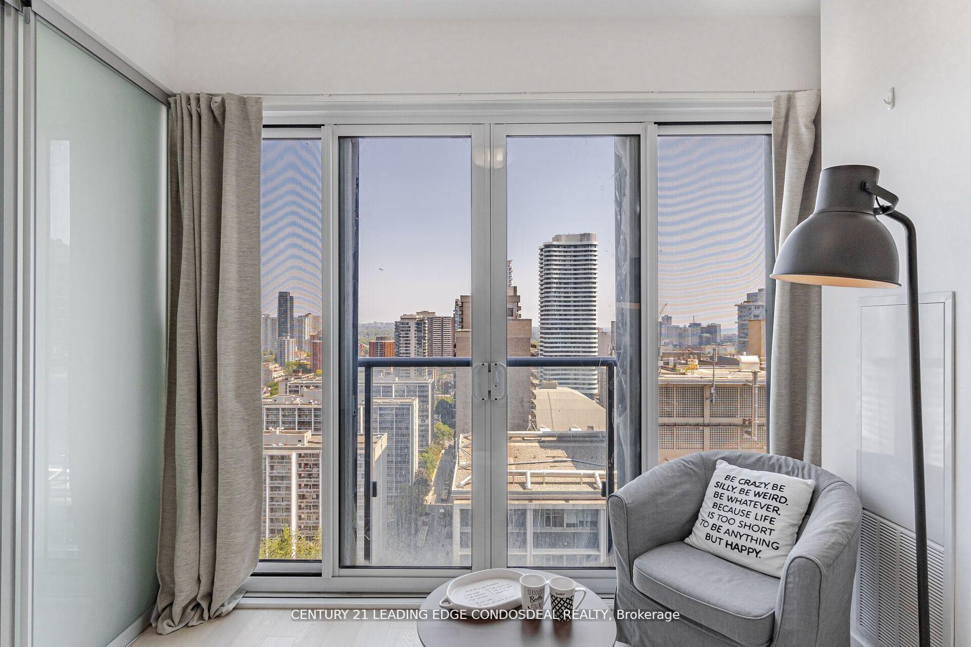 2 Bedrooms Condo at 7 Grenville, Toronto For sale