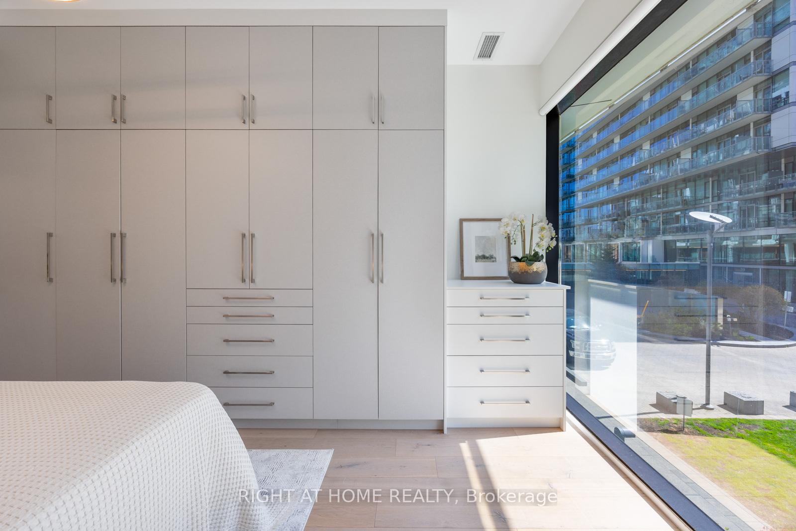 2 Bedrooms Condo at 39 Queens, Toronto For sale