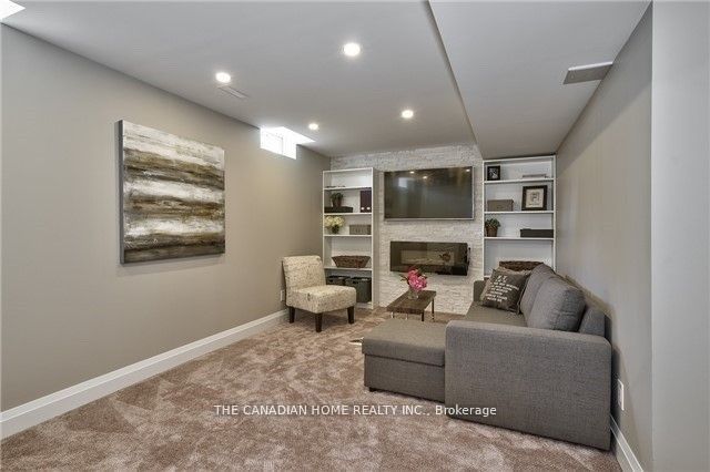 2250 Oakhaven Drive