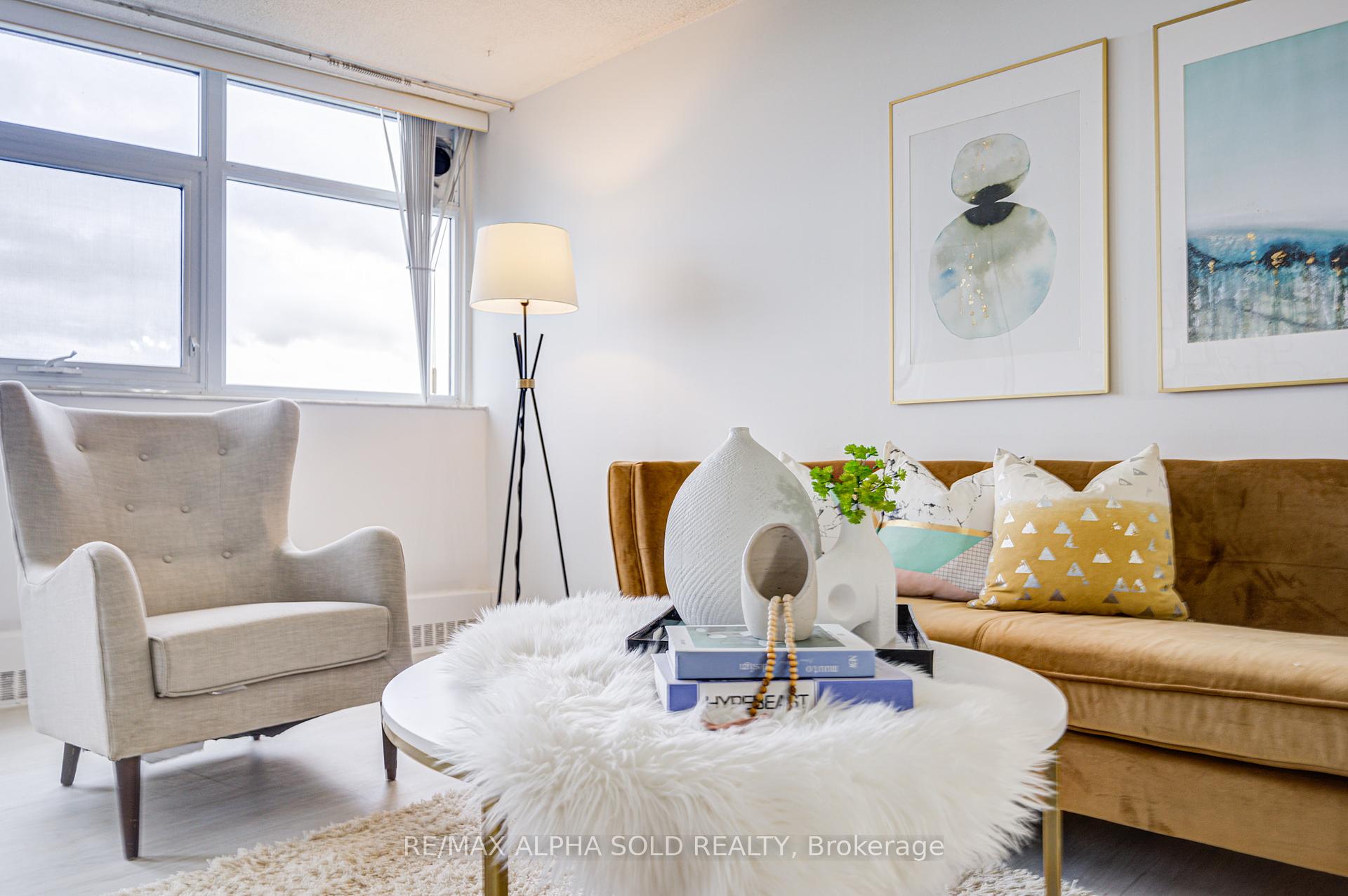 3 Bedrooms Condo at 100 Echo Point, Toronto For sale