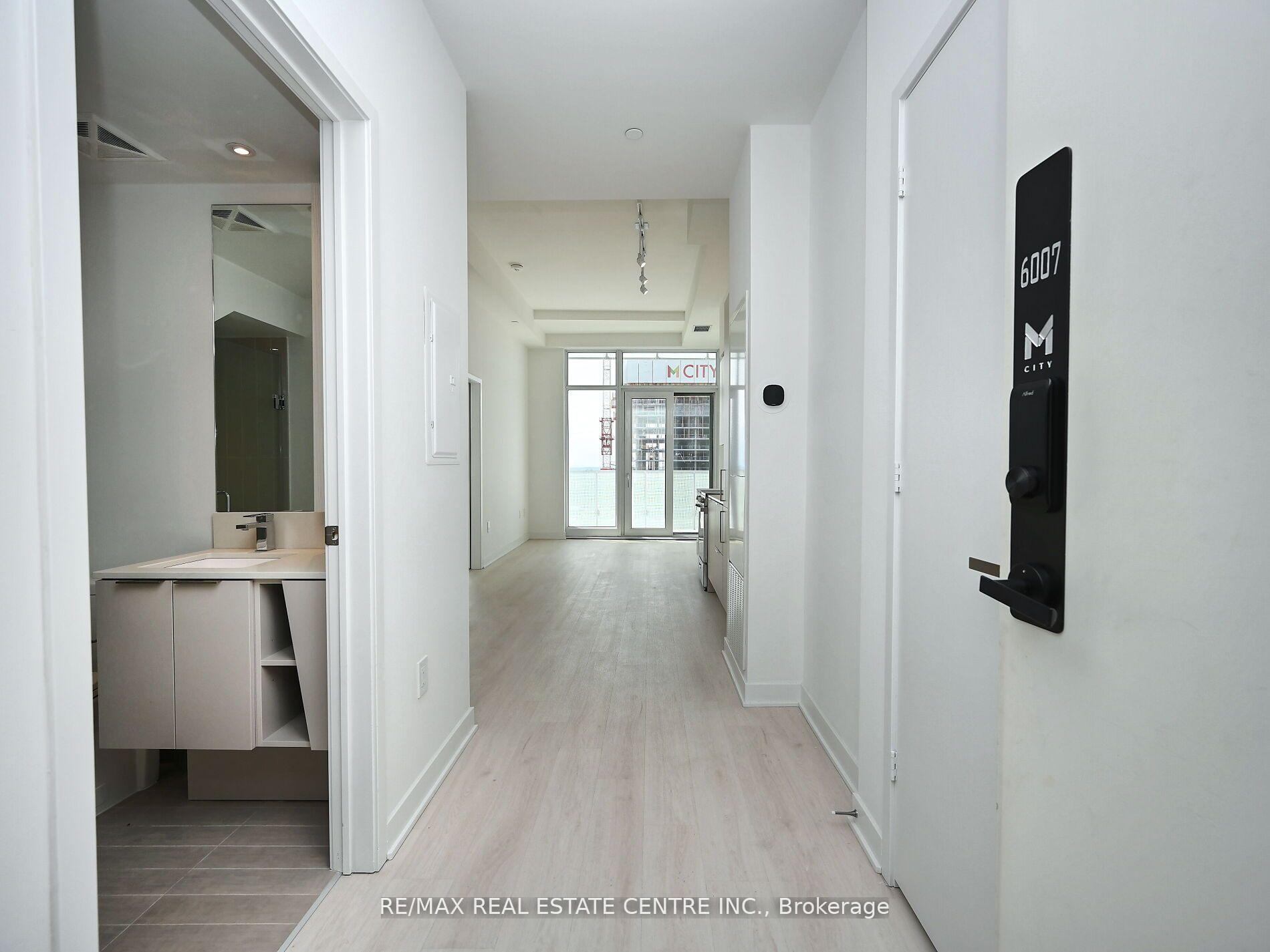 3 Bedrooms Condo at 3900 Confederation, Mississauga For sale