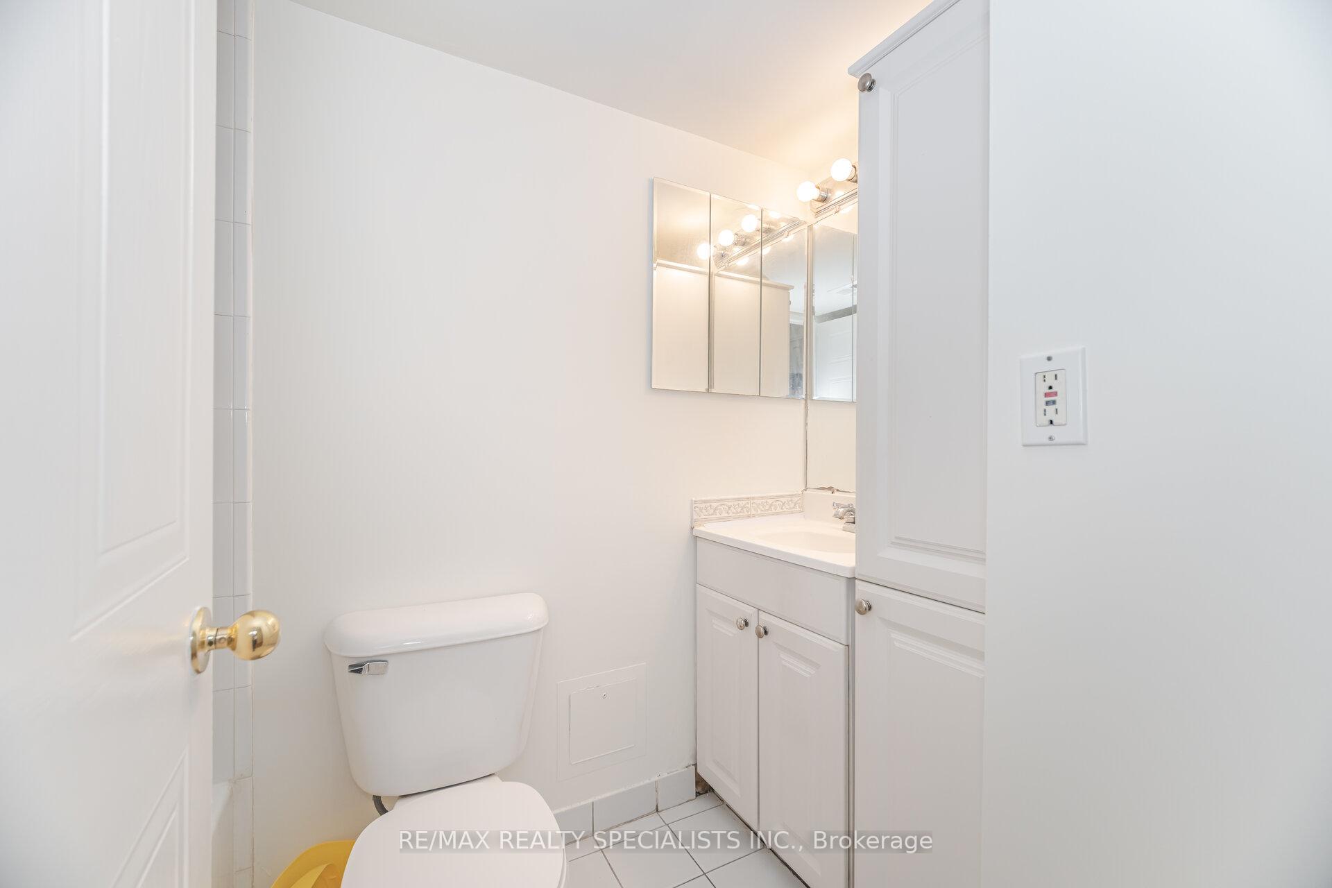 3 Bedrooms Co-op at 350 Webb, Mississauga For sale