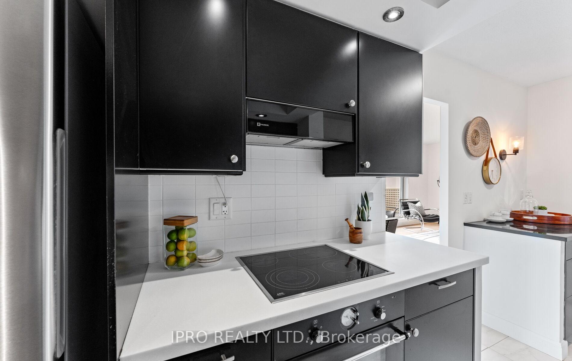 4 Bedrooms Condo at 60 Southport, Toronto For sale