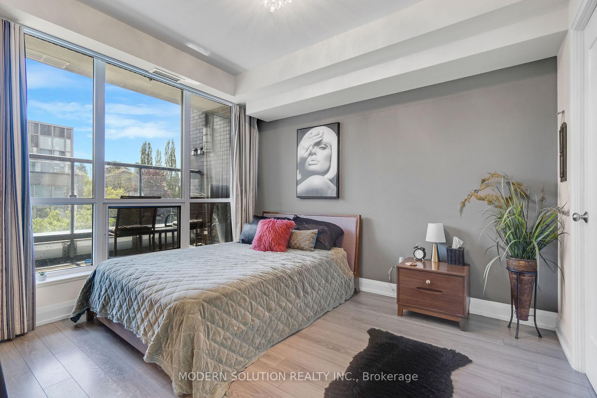 2 Bedrooms Condo at 18 Graydon Hall, Toronto For sale