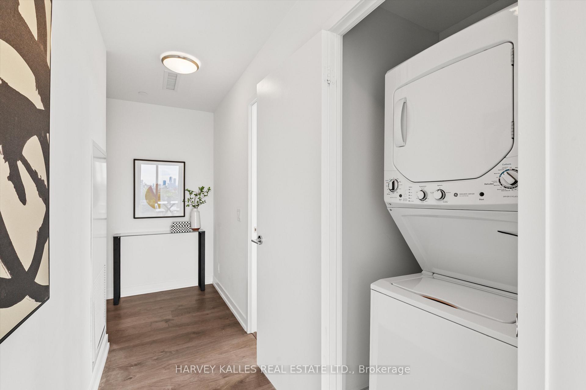 2 Bedrooms Condo at 270 Dufferin, Toronto For sale
