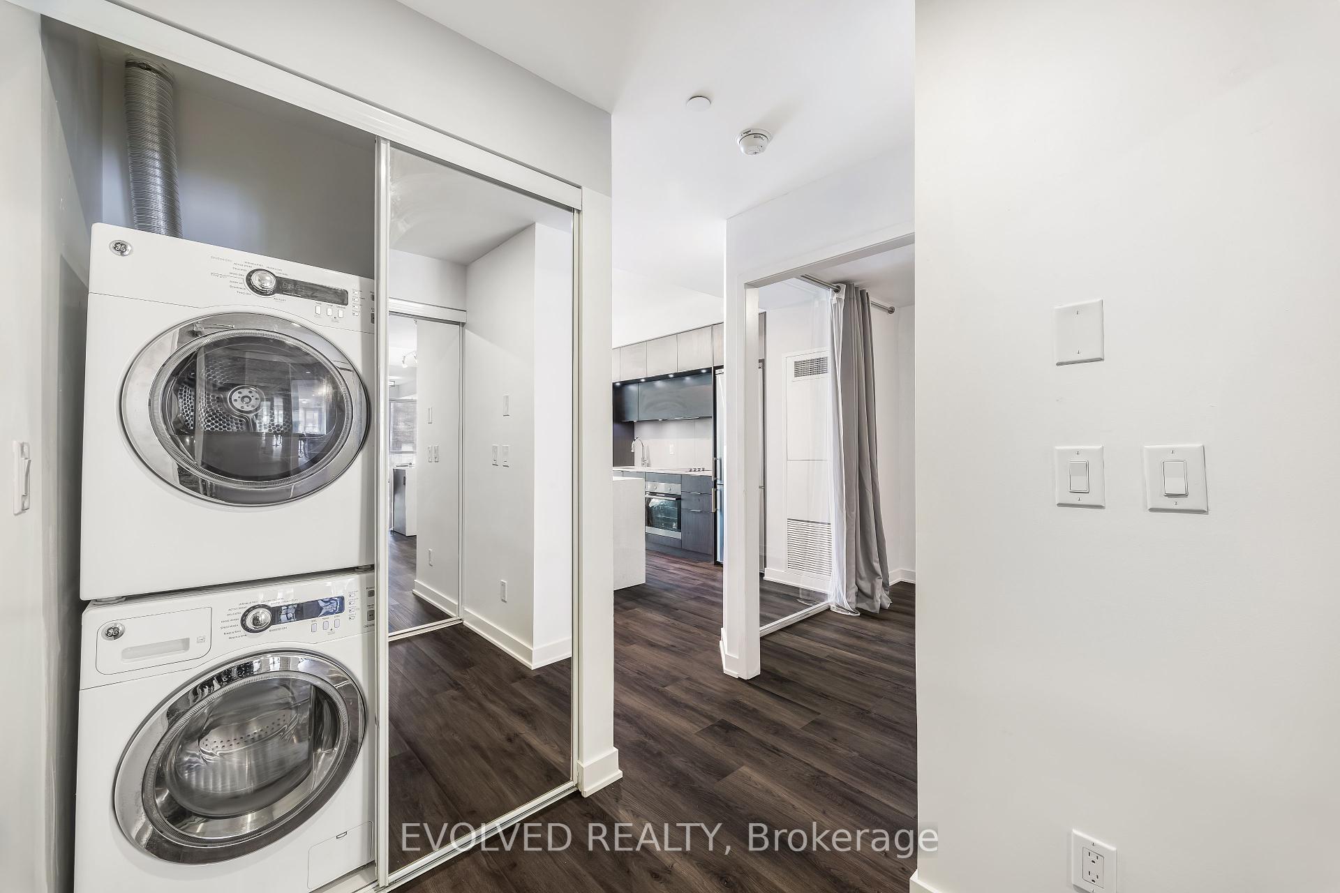 2 Bedrooms Condo at 55 Regent Park,  Toronto For sale