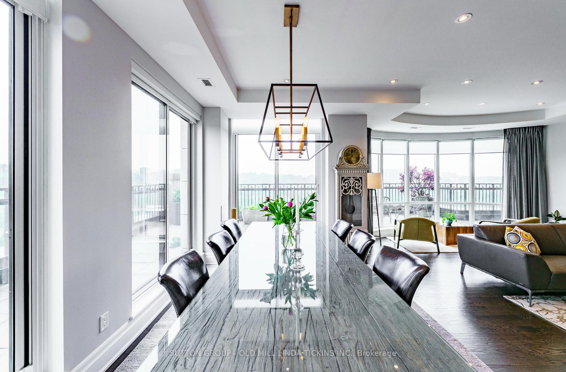 2 Bedrooms Condo at 30 Old Mill, Toronto For sale